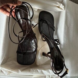 BOTTEGA VENETA 
Shiny Light Lambskin The Line 90mm Sandals Chocolate Spread